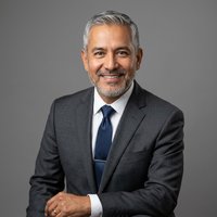 Dr. Eduardo Paredes